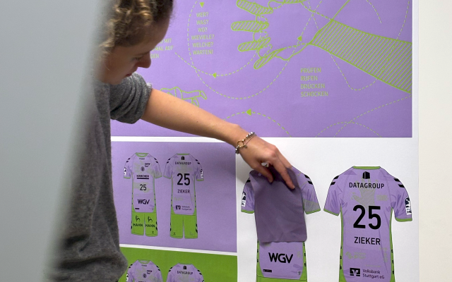 women-holding-fabric-pattern-at-draft-from-jersey-design
