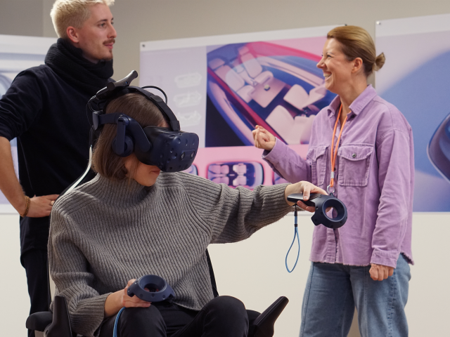 two-women-one-man-with-vr-glasses-looking-at-rumba-interior