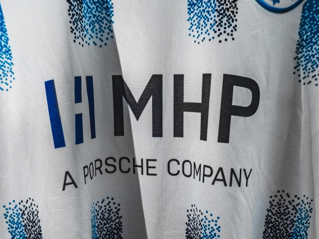 front-view-jersey-stuttgarter-kickers-with-mhp-logo