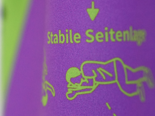 detailphoto-from-jersey-which-shows-illustrated-human-with-stable-side-position