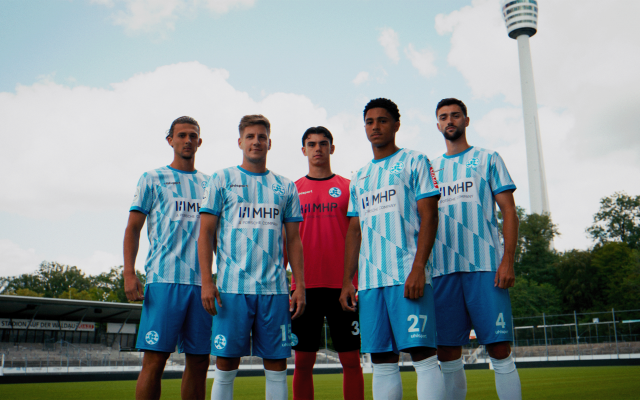 teamfoto-der-stuttgarter-kickers-mit-neuem-Trikotdesign-der-saison-26-27
