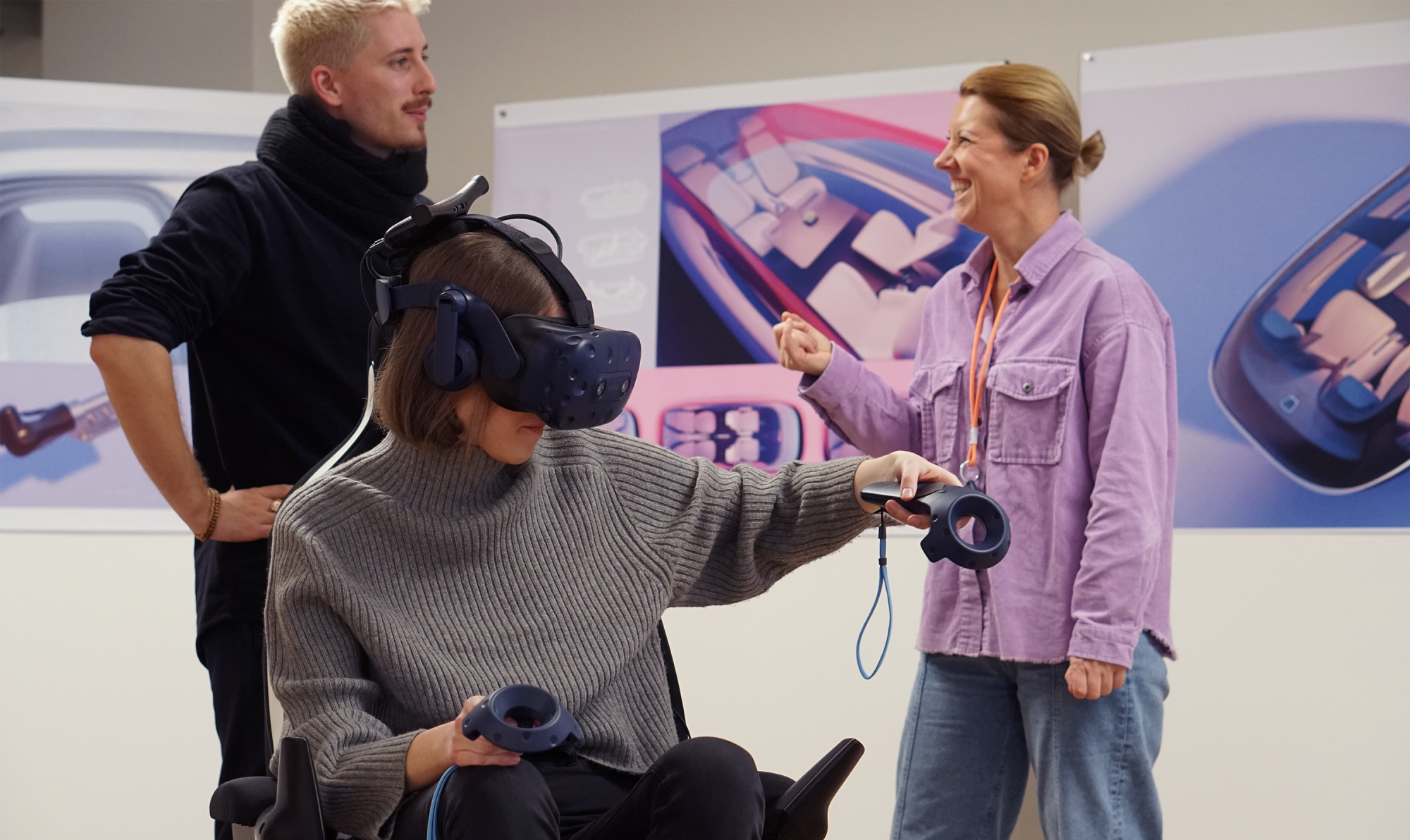 two-women-one-man-with-vr-glasses-looking-at-rumba-interior