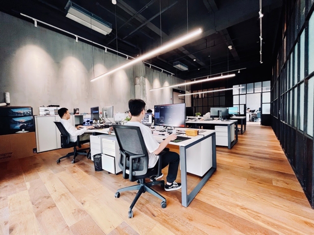 big-picture-from-designoffice-with-wooden-floor-in-industrial-design-look-with-different-working-teammembers
