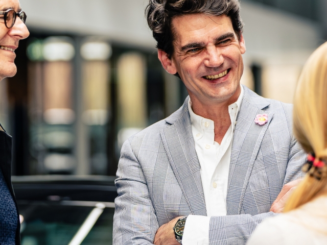 smiling-man-with-suit-CEO-Andreas-Kurbos